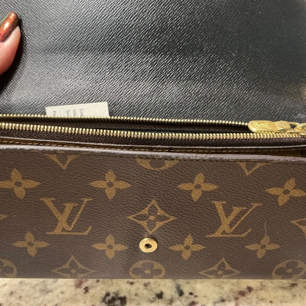 Authentic Louis Vuitton Sarah Wallet Reverse Monogram - Picture 3 of 14
